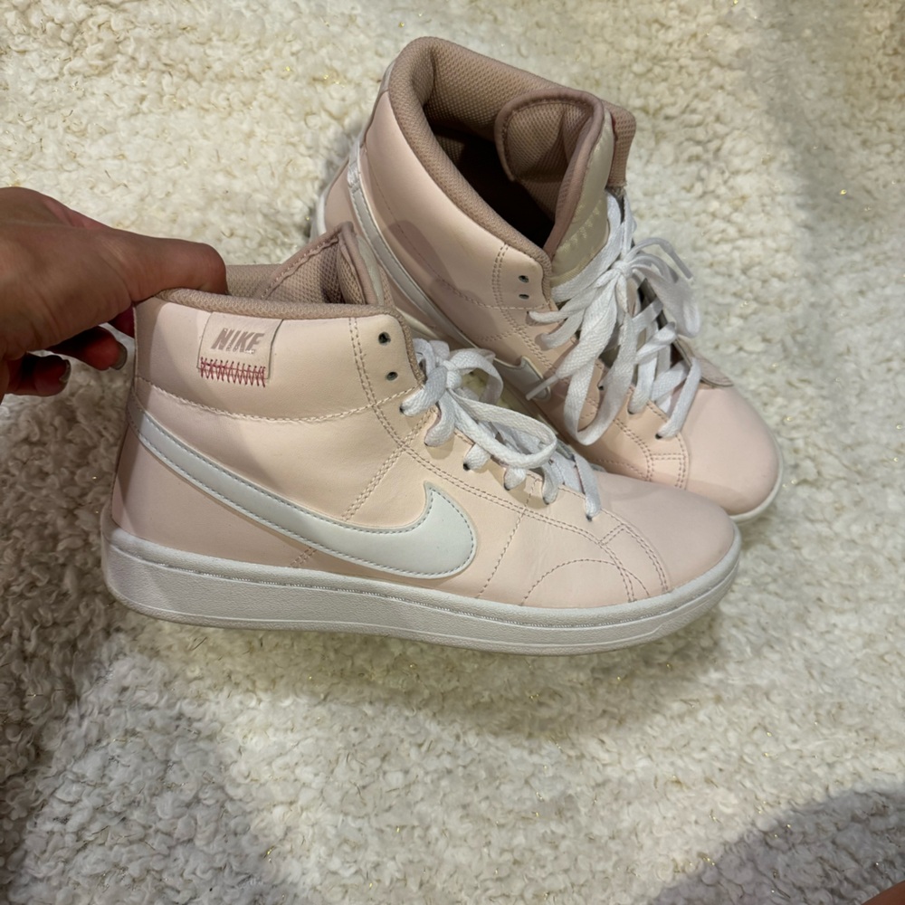 Pink high top nike